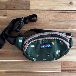 NWOT KAVU Woodland Animal Critter Print Belt Bag